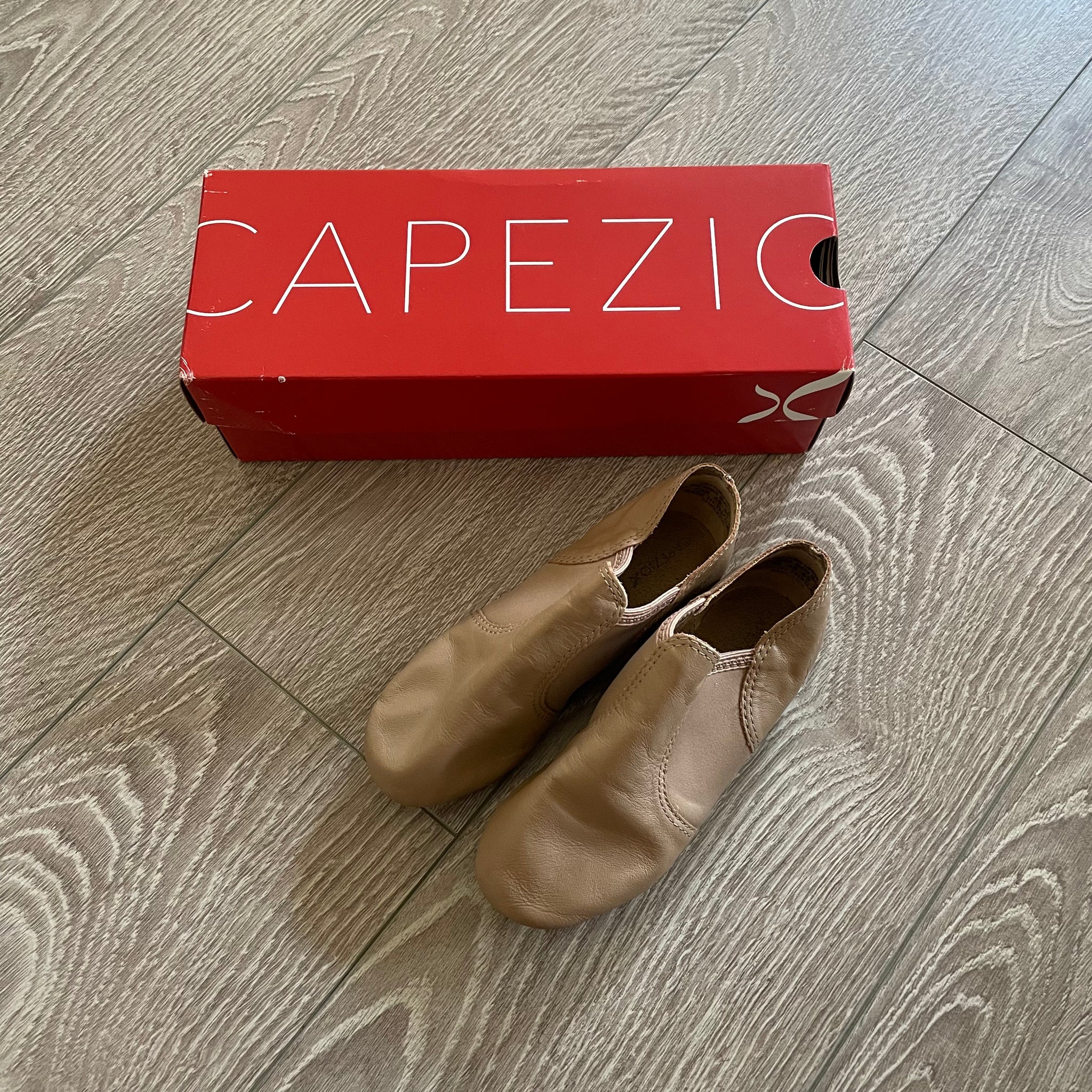 Capezio, Slip On Jazz Shoes in Tan, Size Kids 12.5M – Dancewear