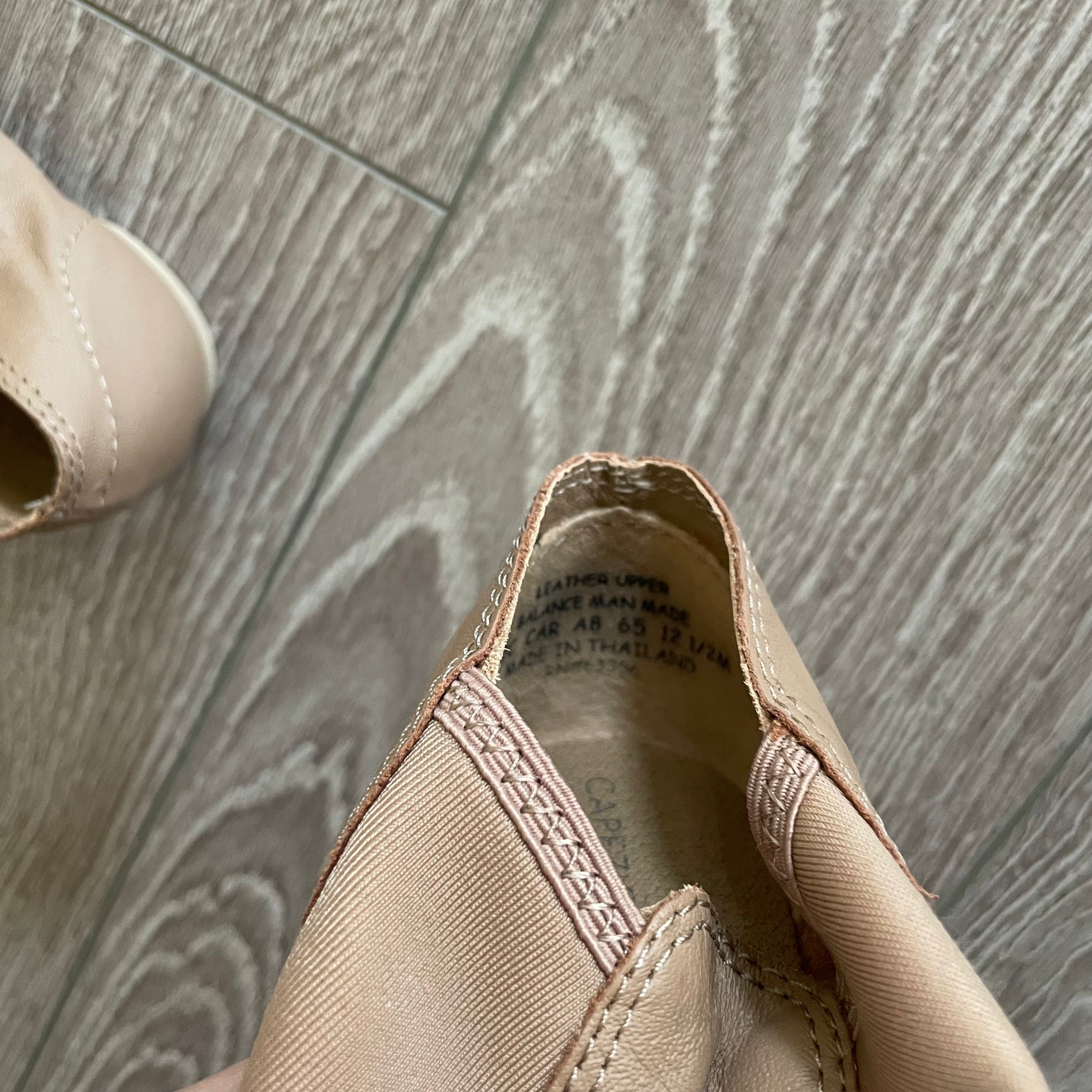 Capezio Slip On Jazz Shoes in Tan Size Kids 12.5M Dancewear Resale 3.0